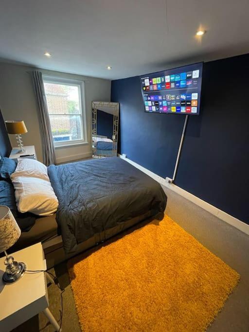 City Heights Apartment *